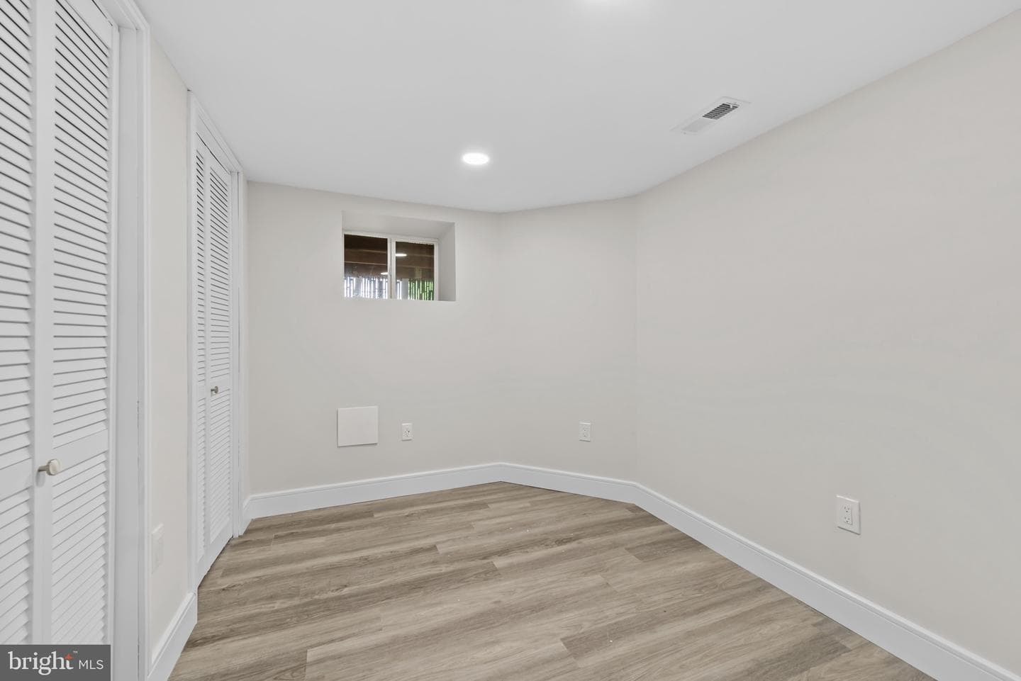 529 Rossiter Avenue photo 44