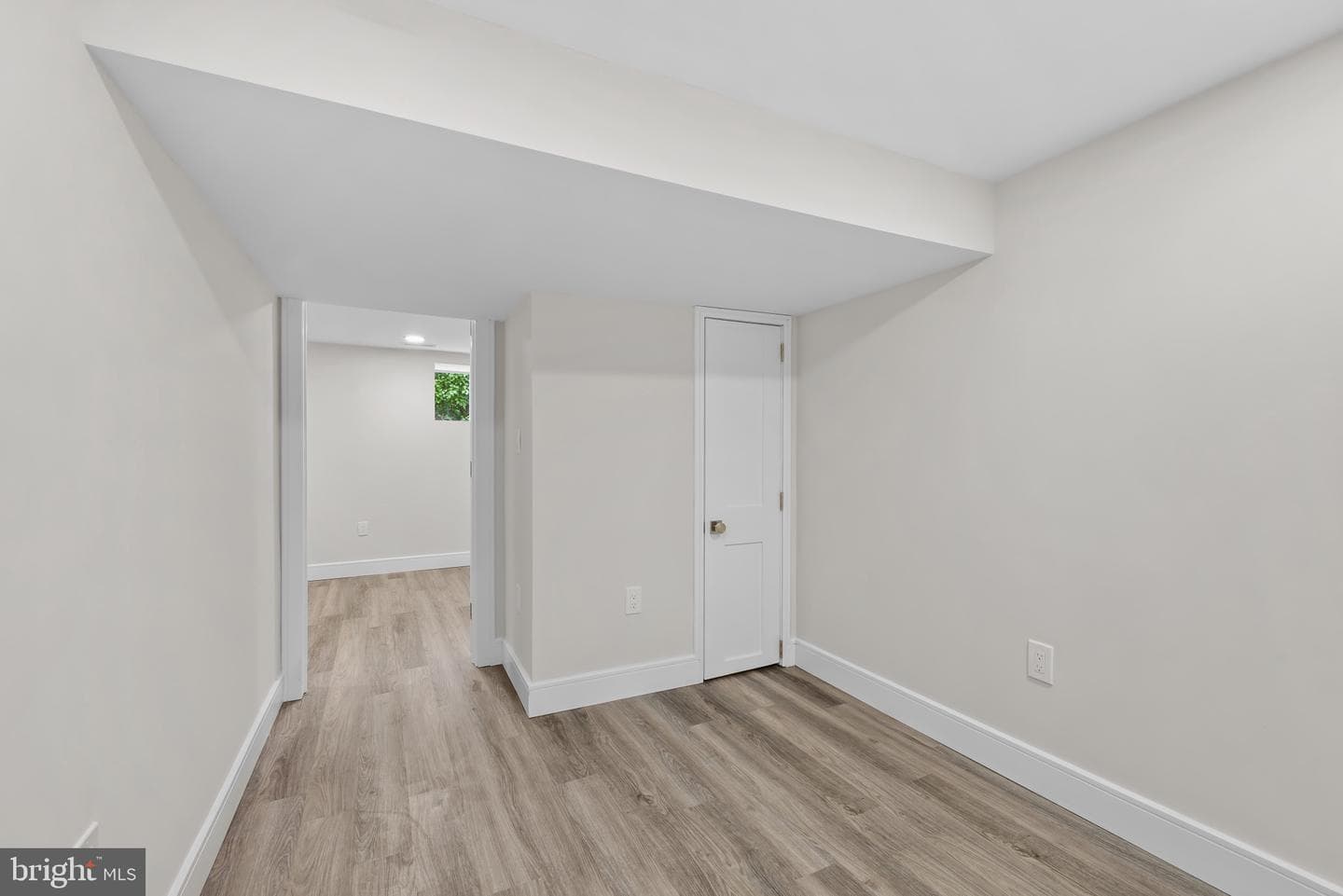 529 Rossiter Avenue photo 45