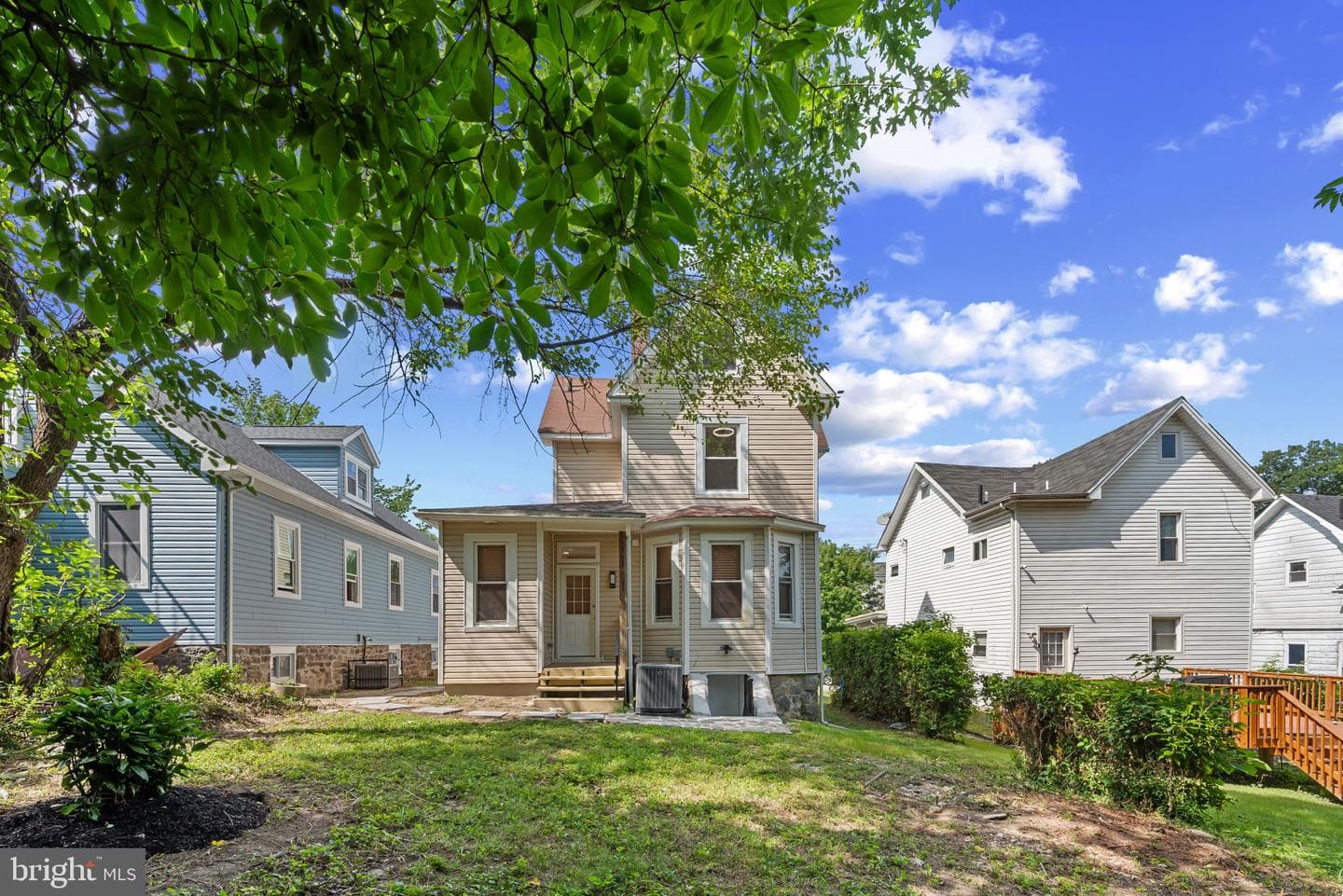 529 Rossiter Avenue photo 50