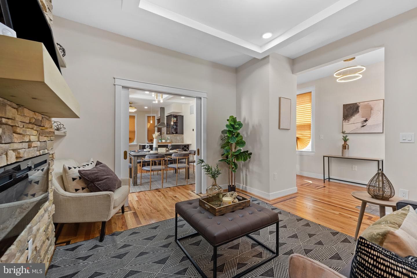 529 Rossiter Avenue photo 8