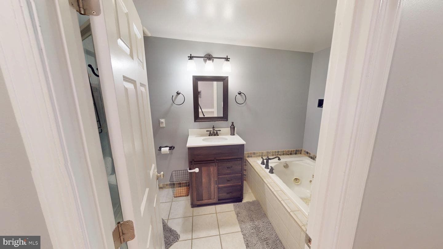 3021 Hudson Street photo 16