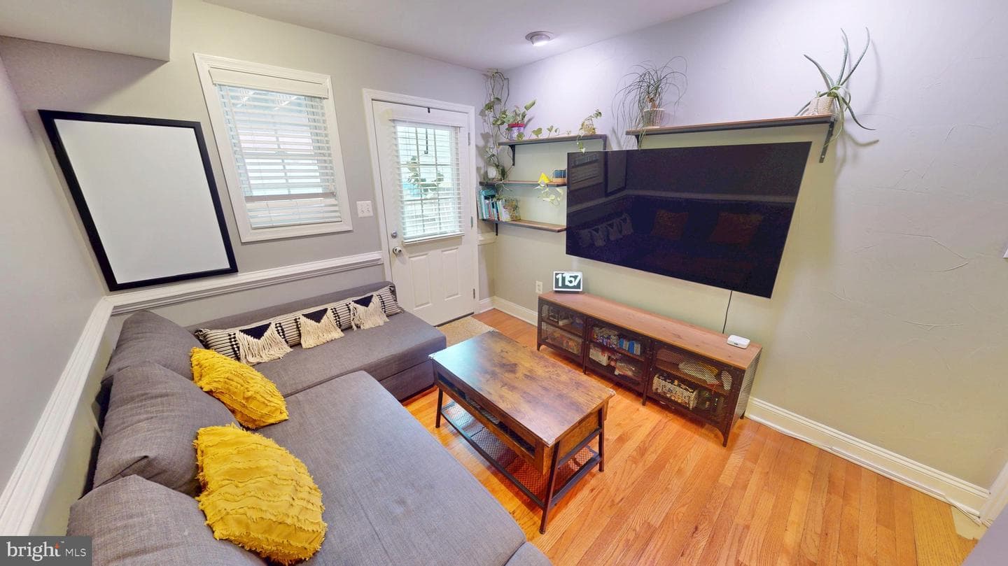 3021 Hudson Street photo 3