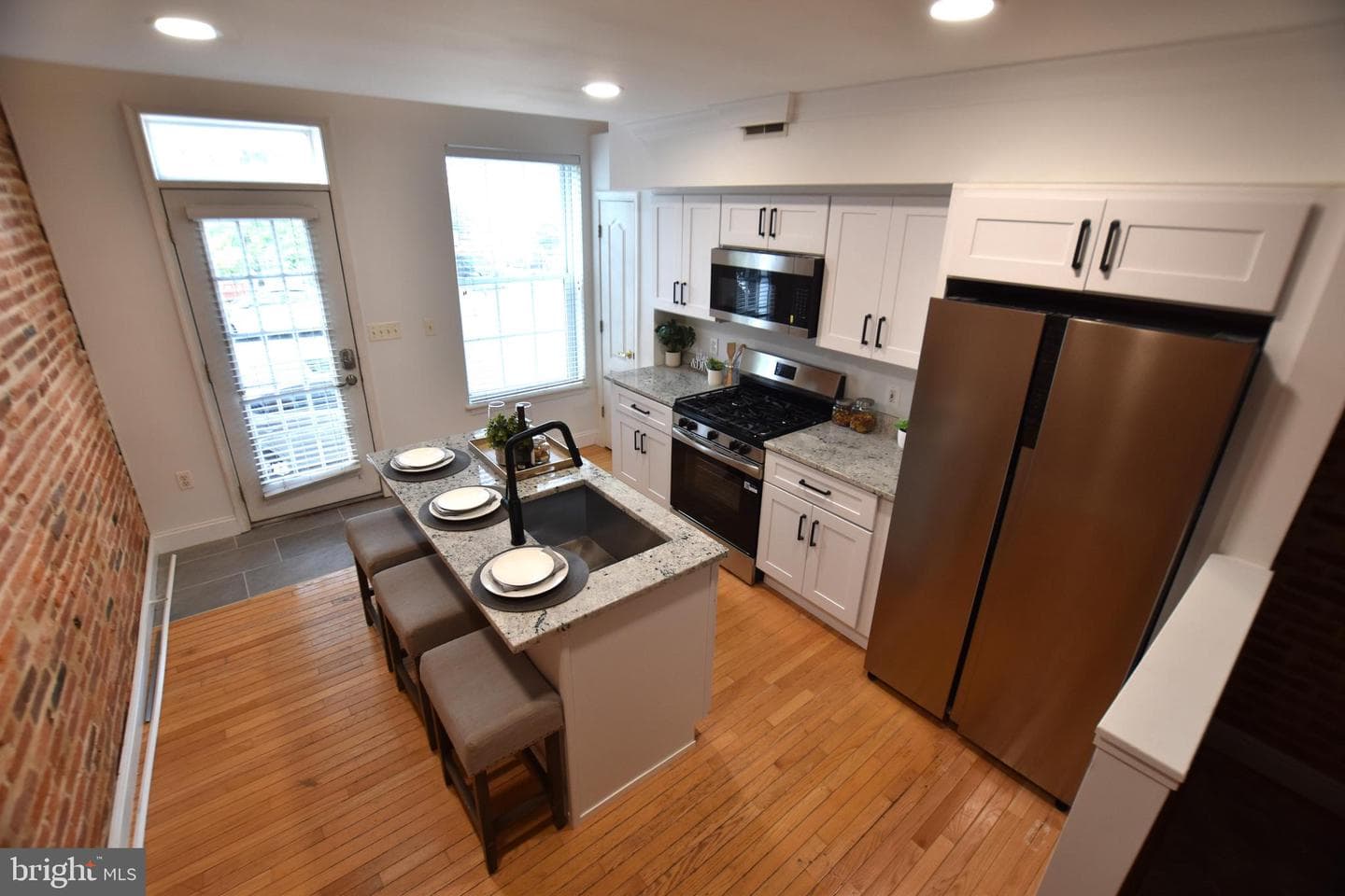 2902 Hudson Street photo 2