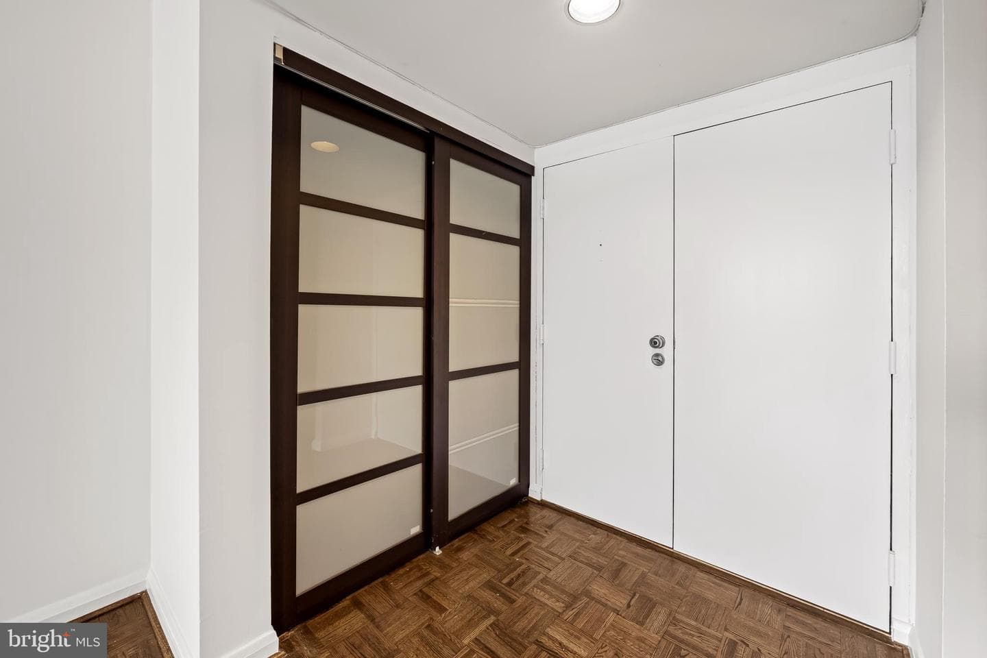 4100 N Charles Street N #803 photo 3