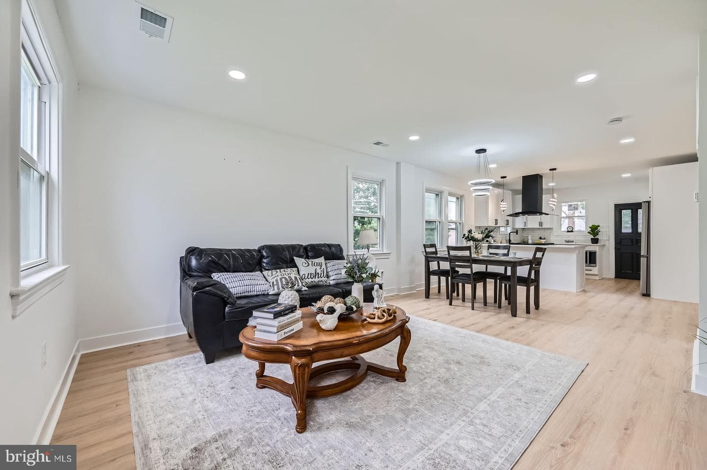 3814 Cedardale Road photo 5