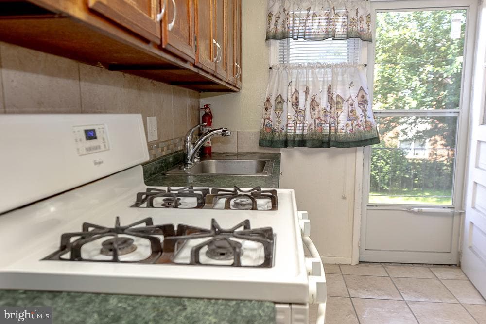 4540 Hazelwood Avenue photo 12