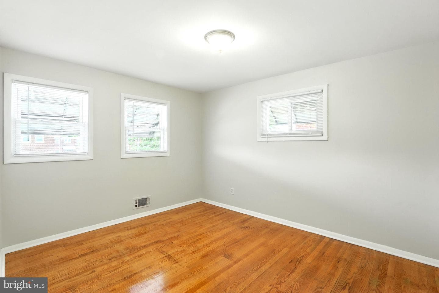 4255 Labyrinth Road photo 15