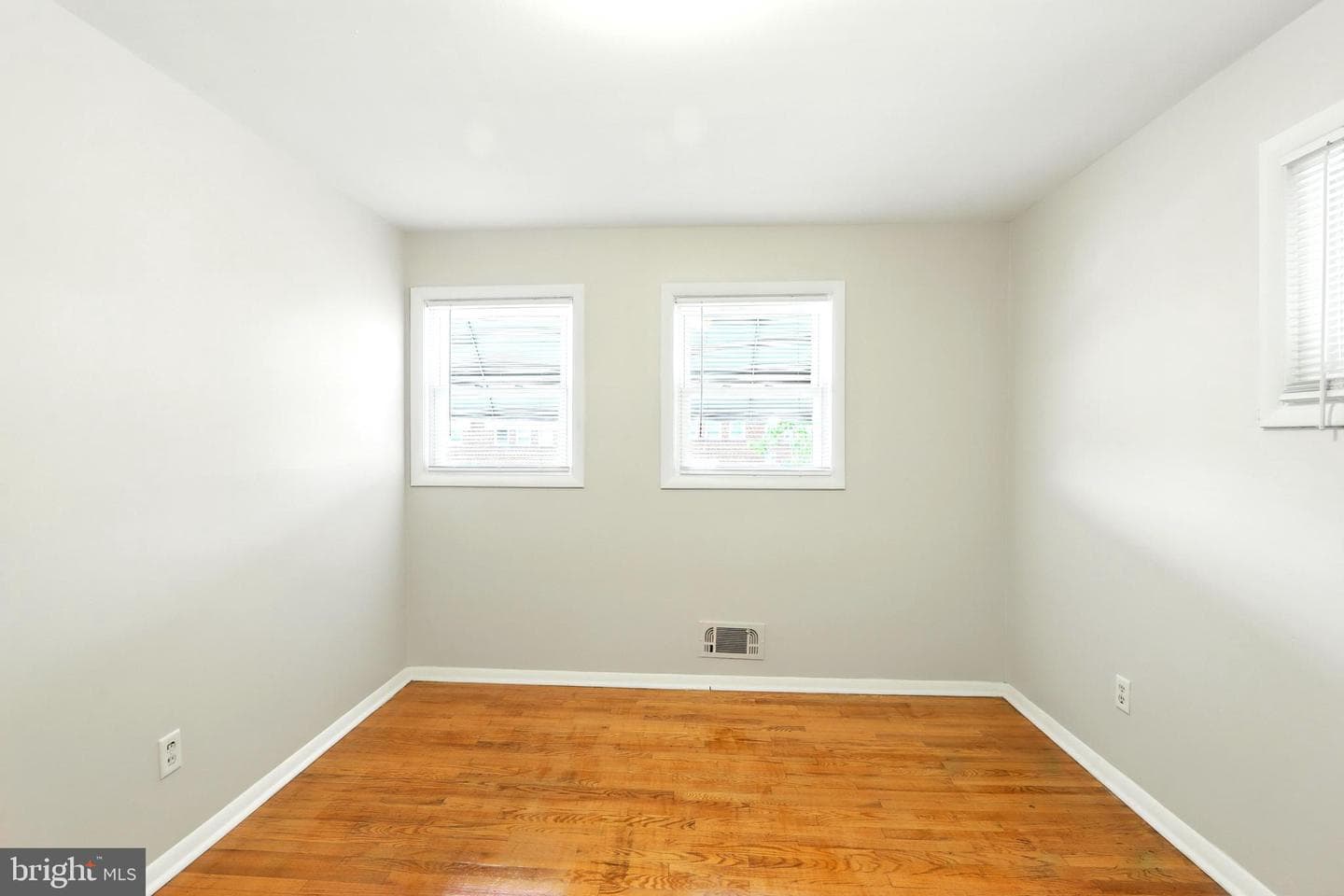 4255 Labyrinth Road photo 16