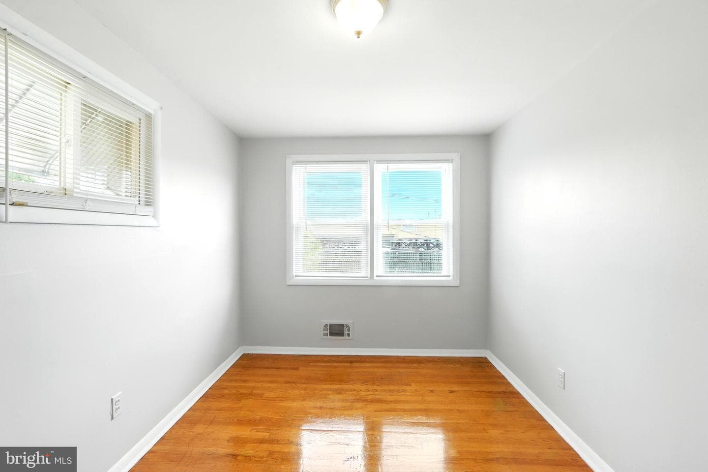 4255 Labyrinth Road photo 19