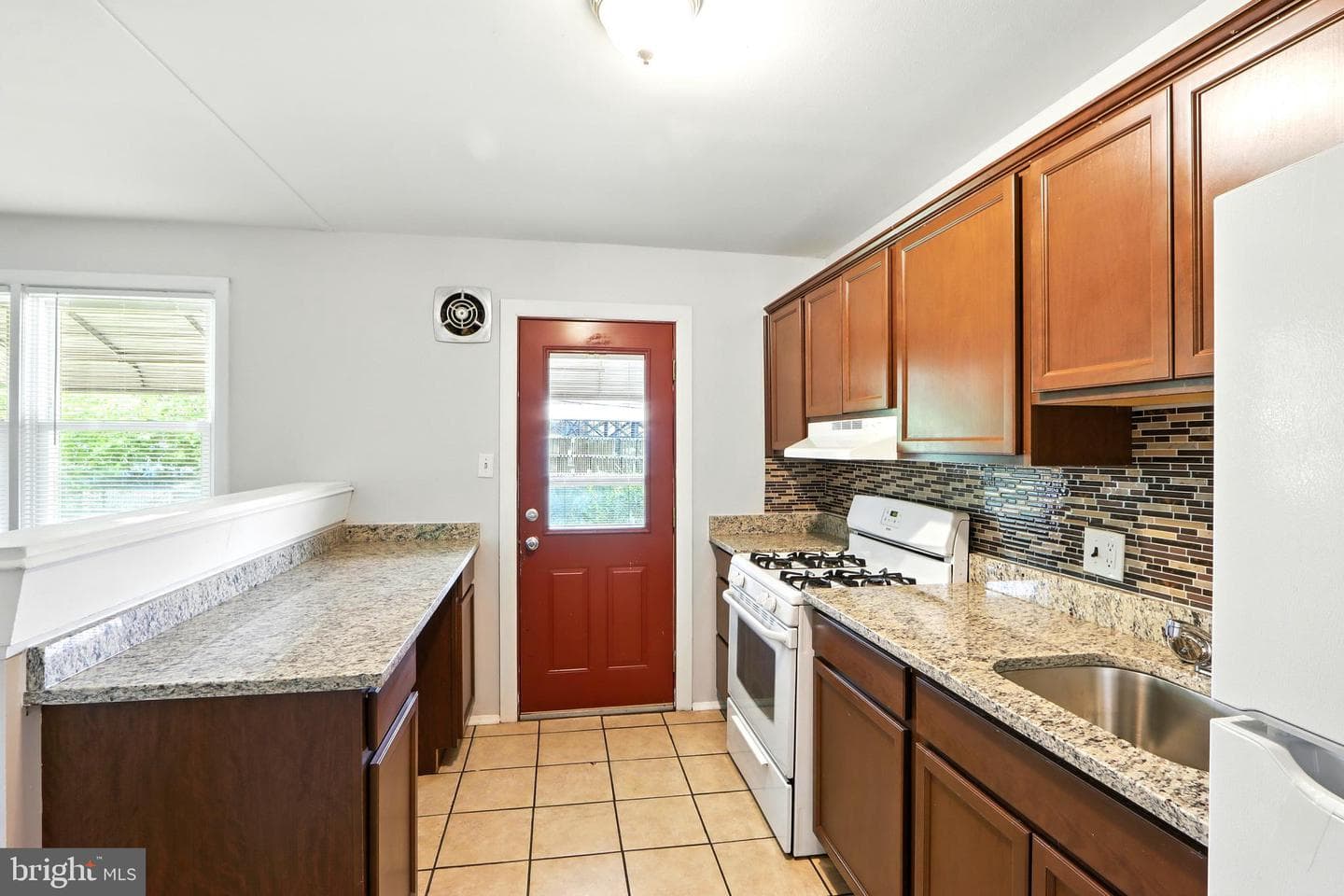 4255 Labyrinth Road photo 9