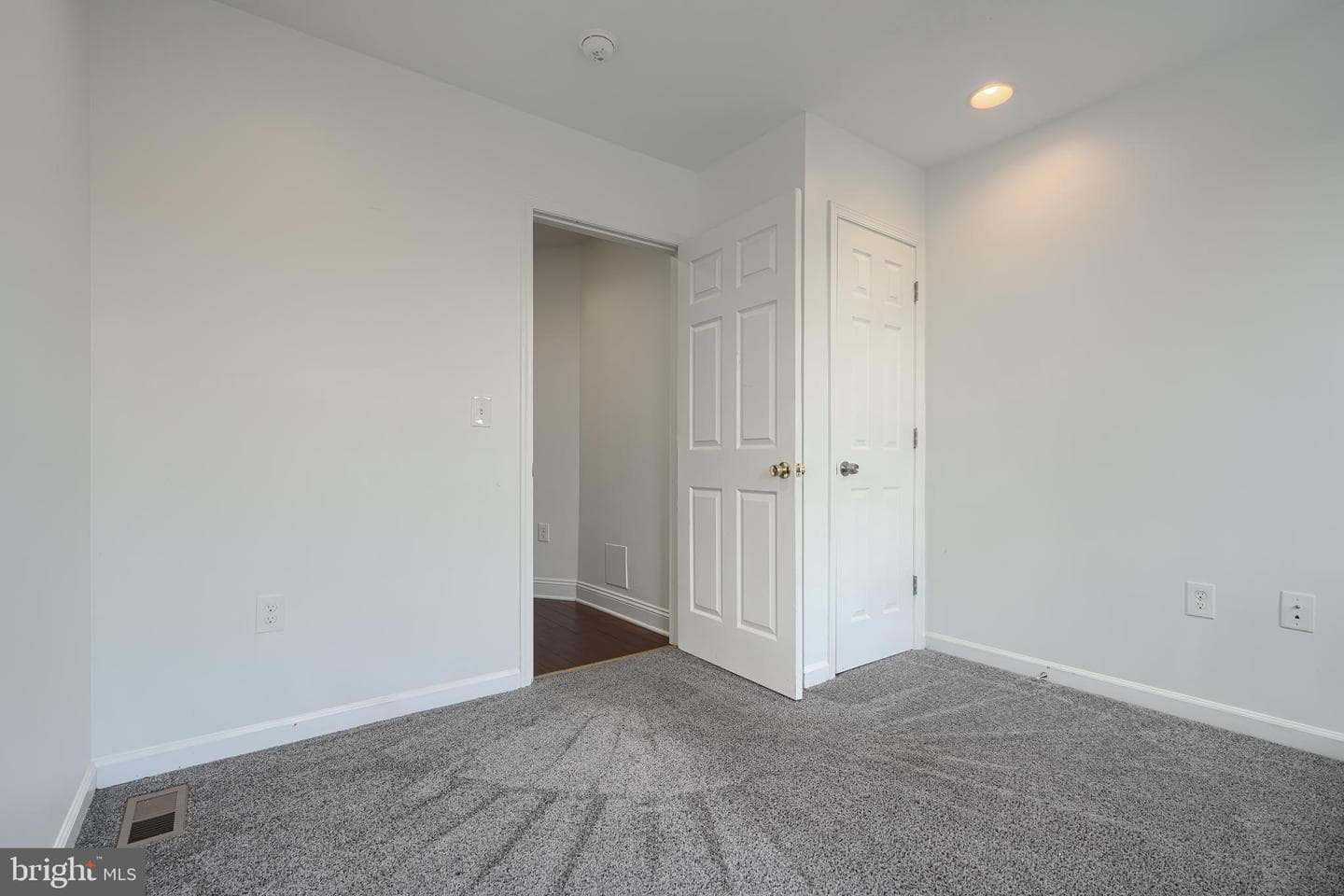 930 Washington Boulevard photo 18