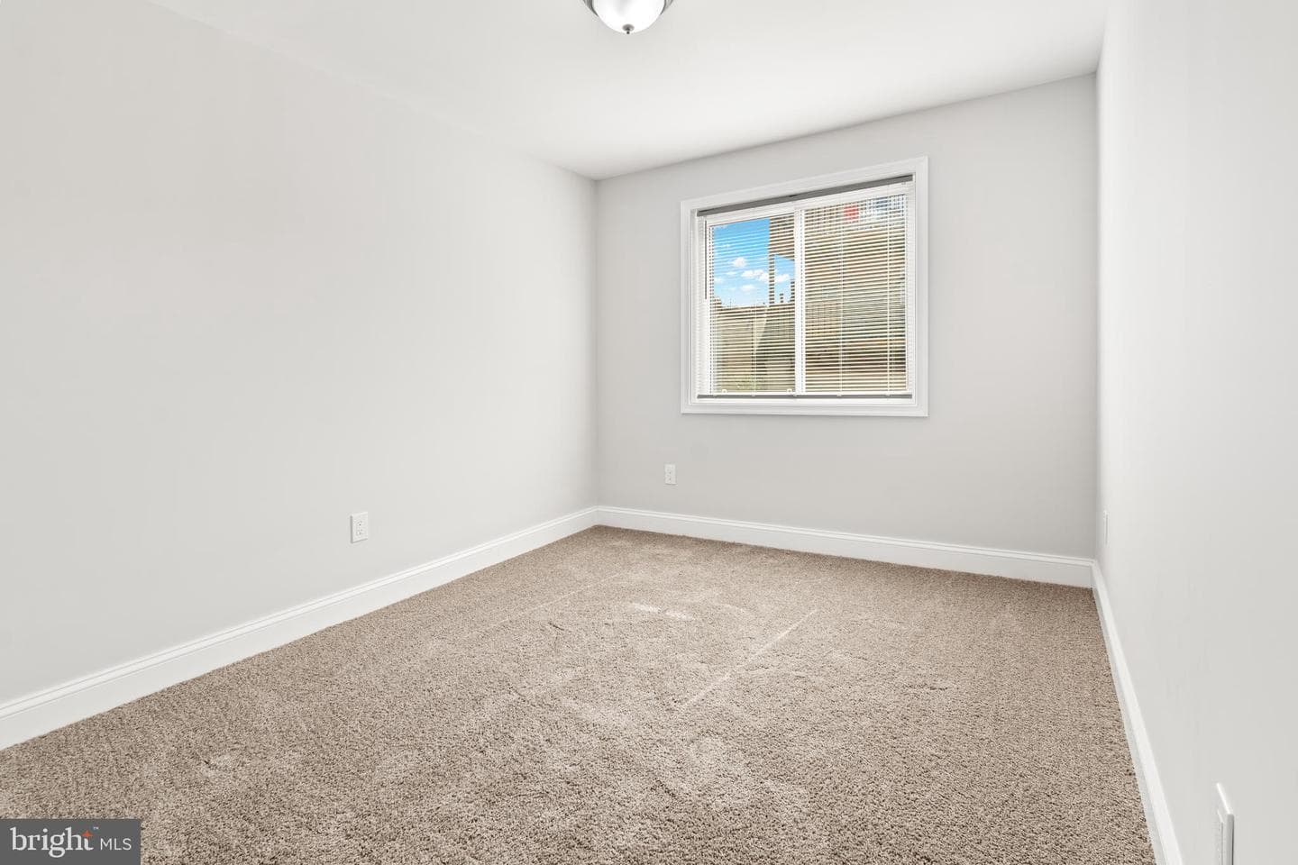 233 S Clinton Street photo 41