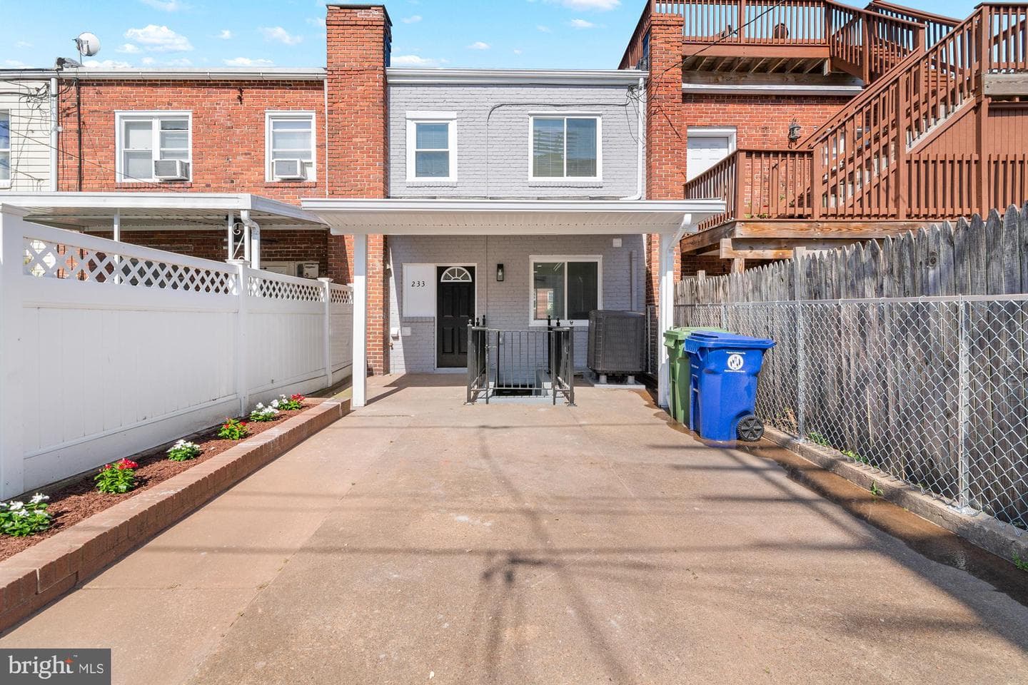 233 S Clinton Street photo 44