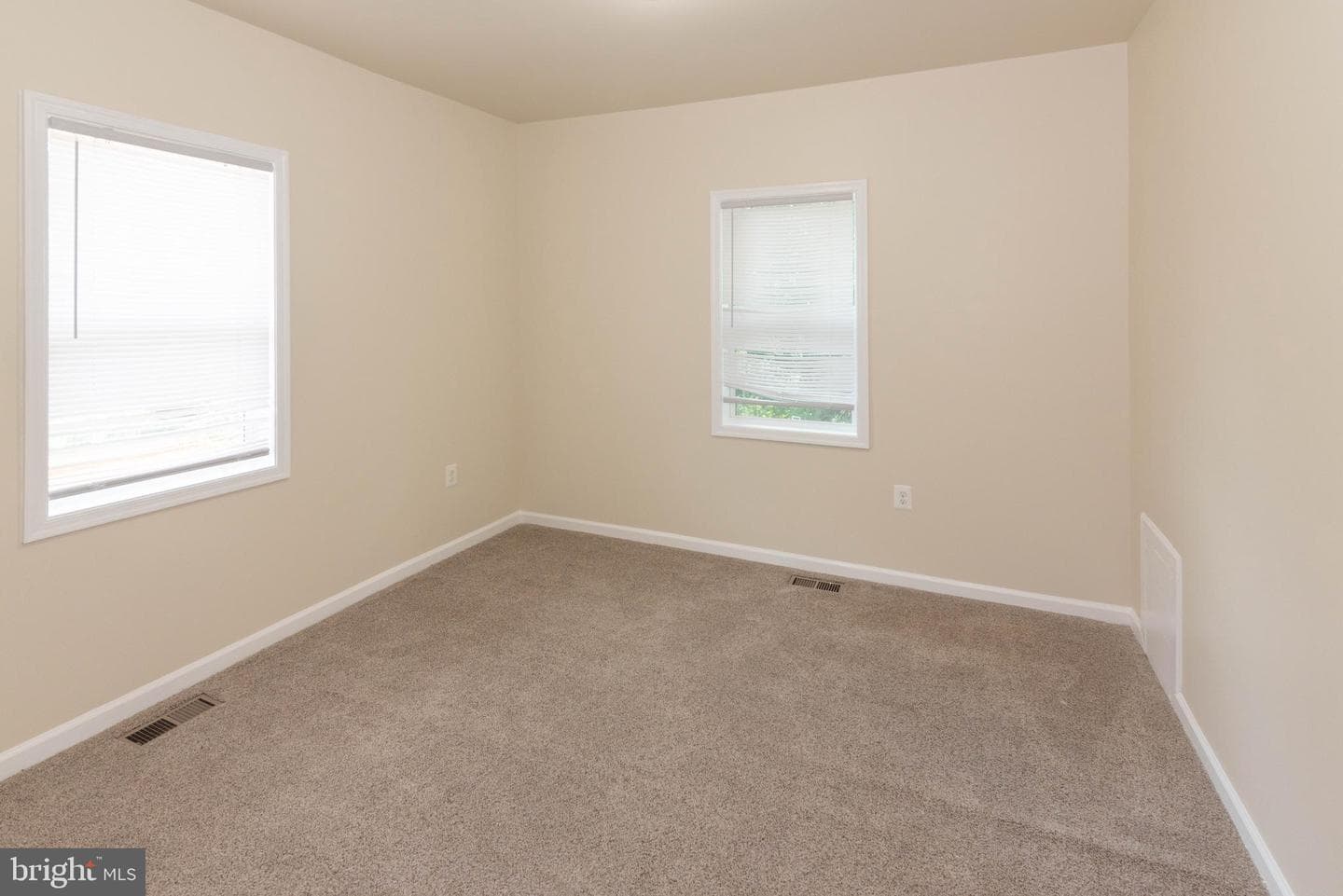 3923 Fairview Avenue photo 19