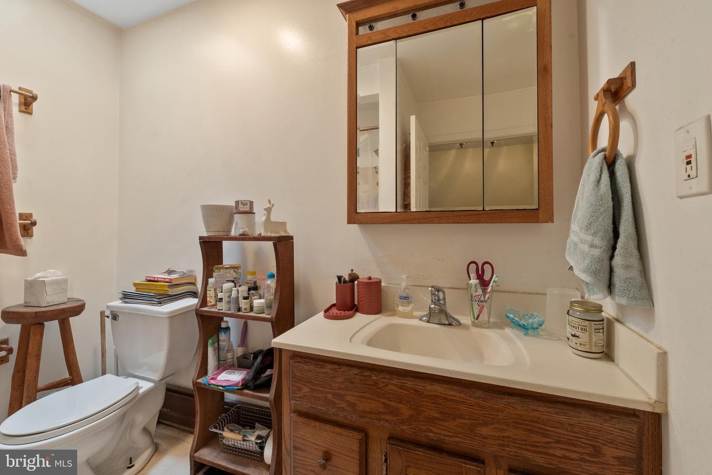508 W 27th Street W photo 12