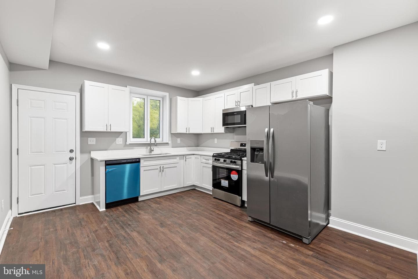 2202 Clifton Avenue photo 4