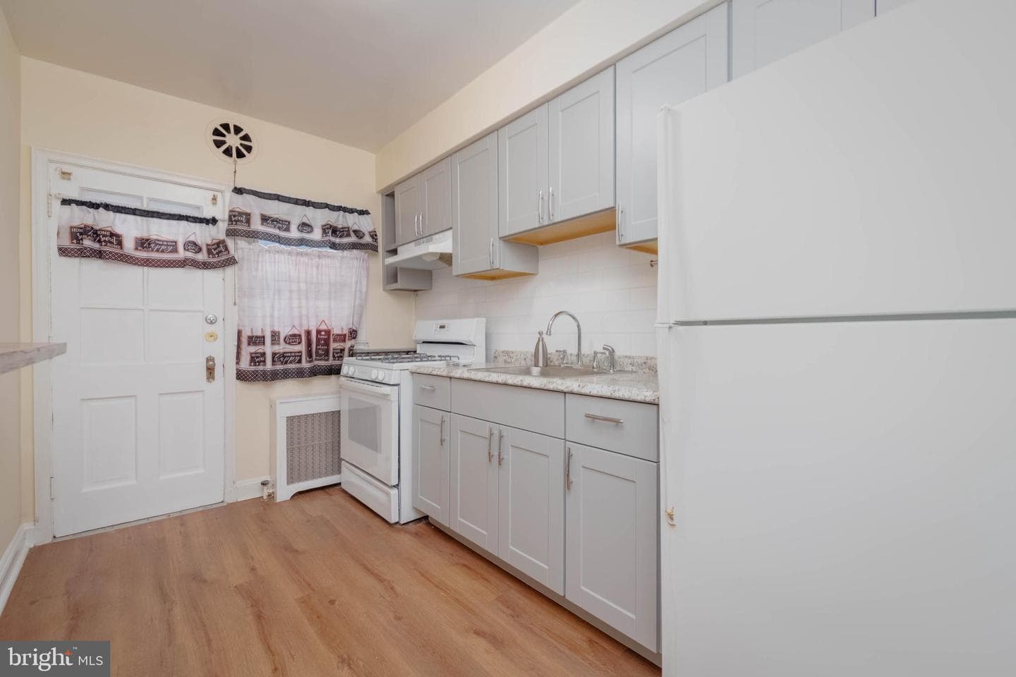 1325 Crofton Road photo 6