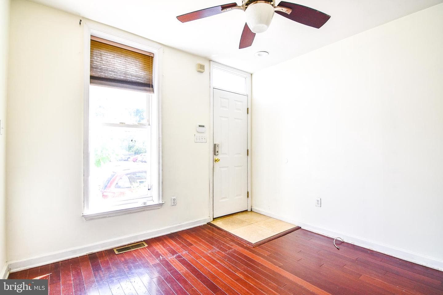 324 W 29th Street photo 4