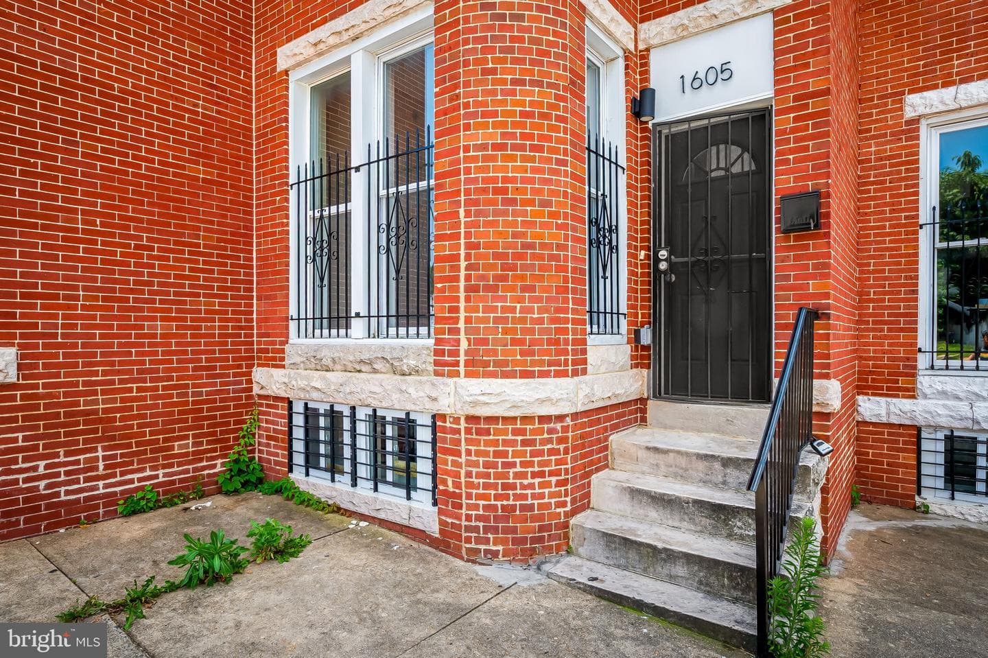 1605 Clifton Avenue photo 3