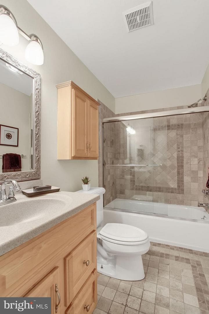 1029 S Hanover Street photo 21