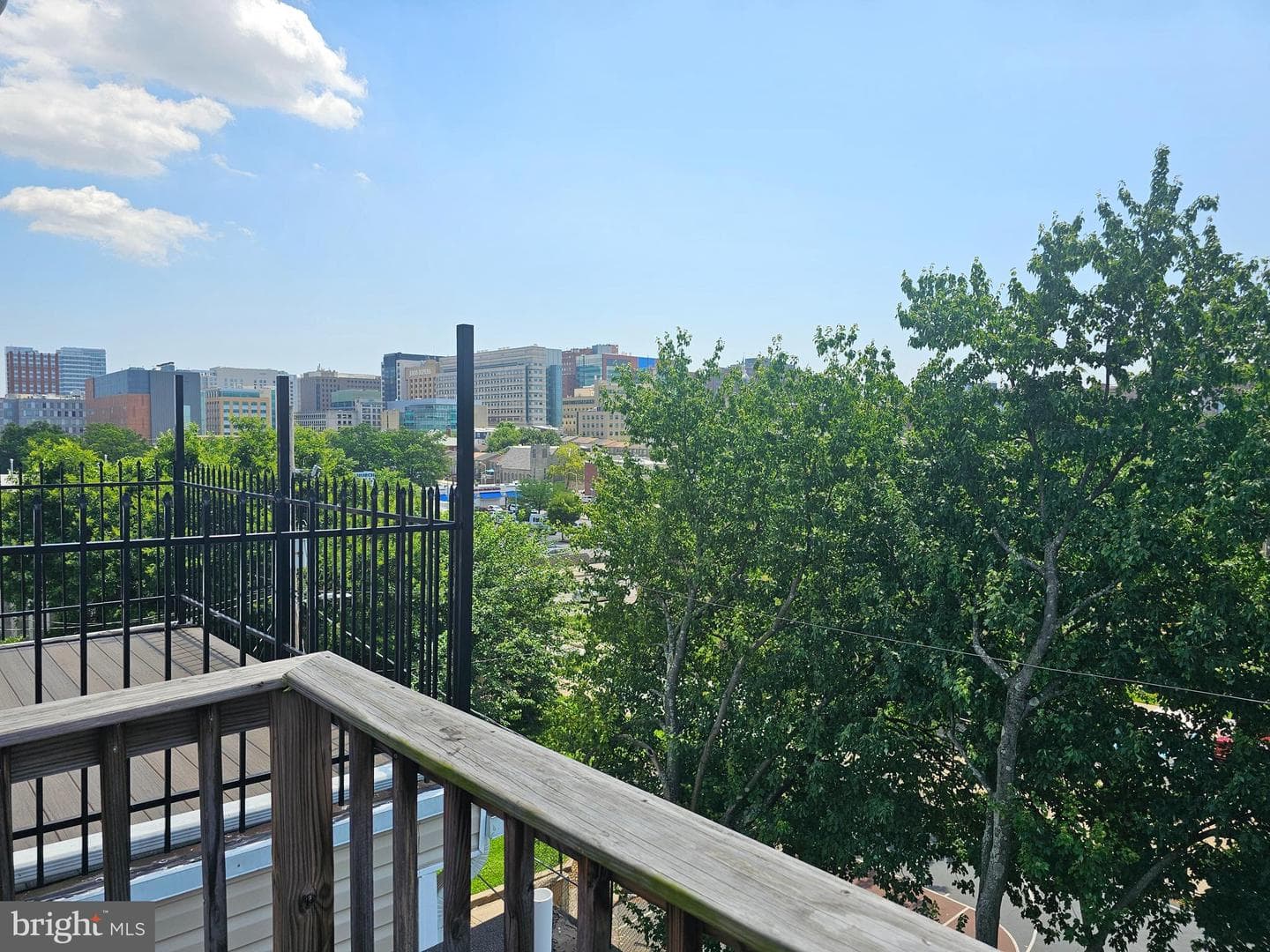 1427 E Eager Street photo 3