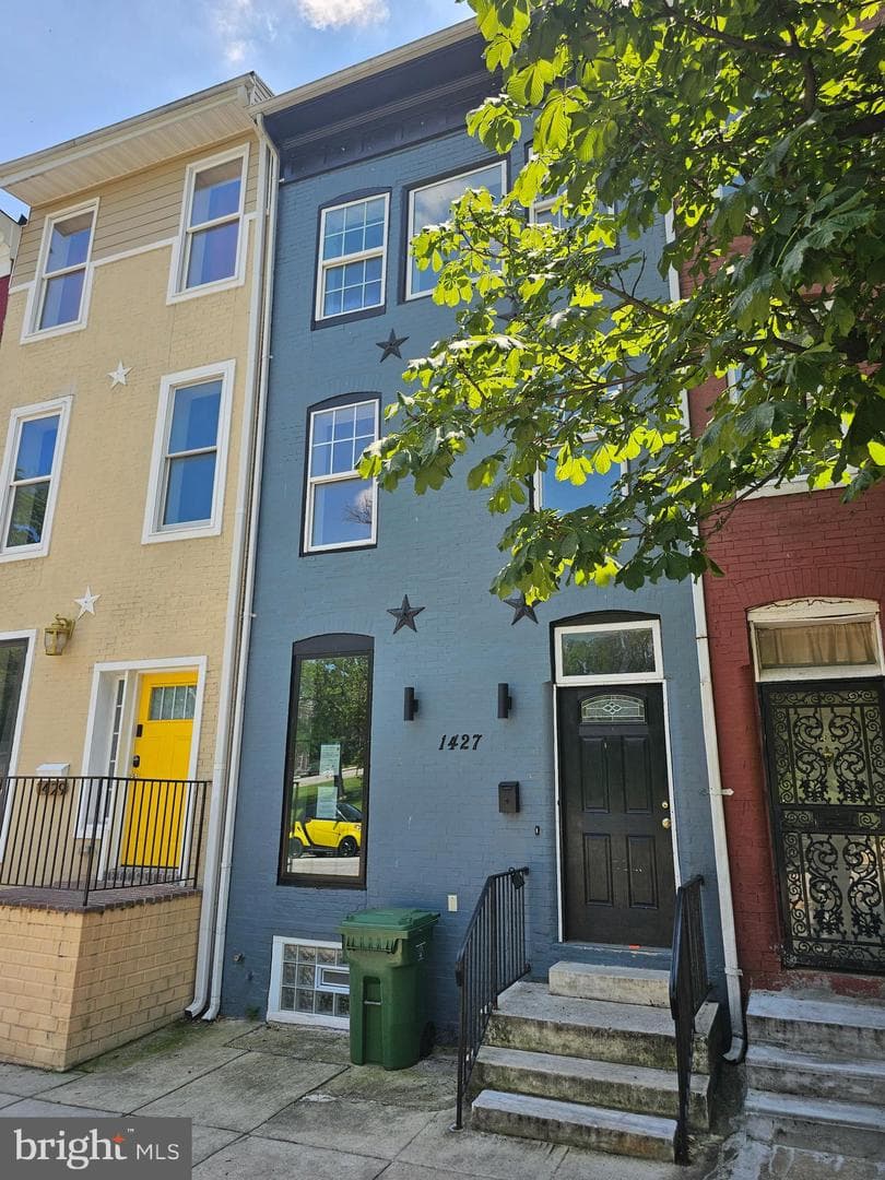 1427 E Eager Street photo 4