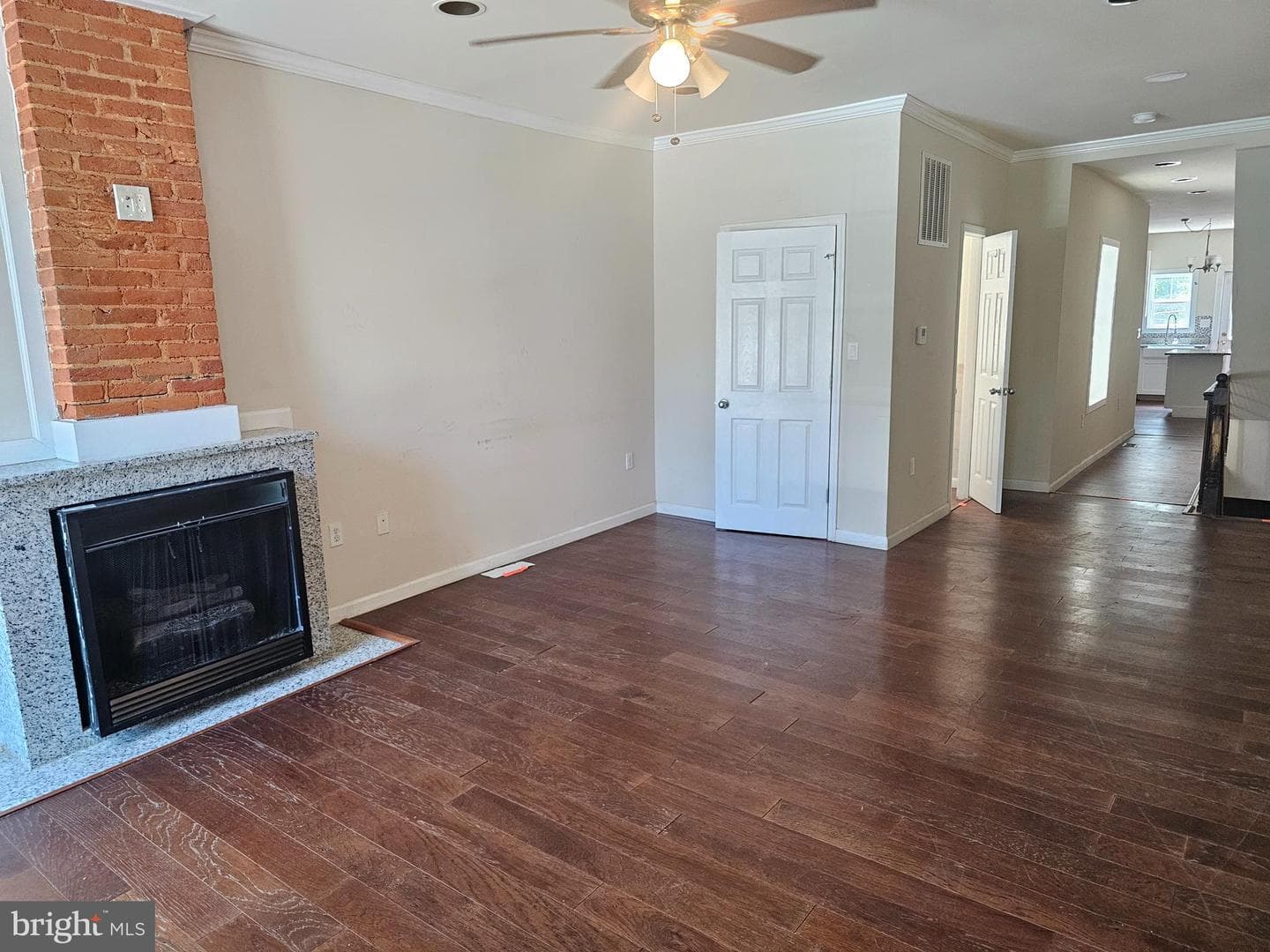 1427 E Eager Street photo 5