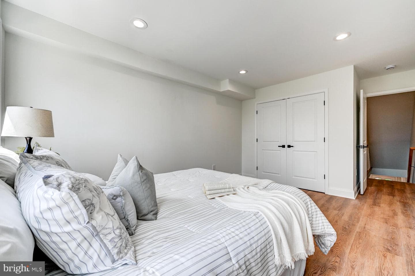 3033 Hudson Street photo 27