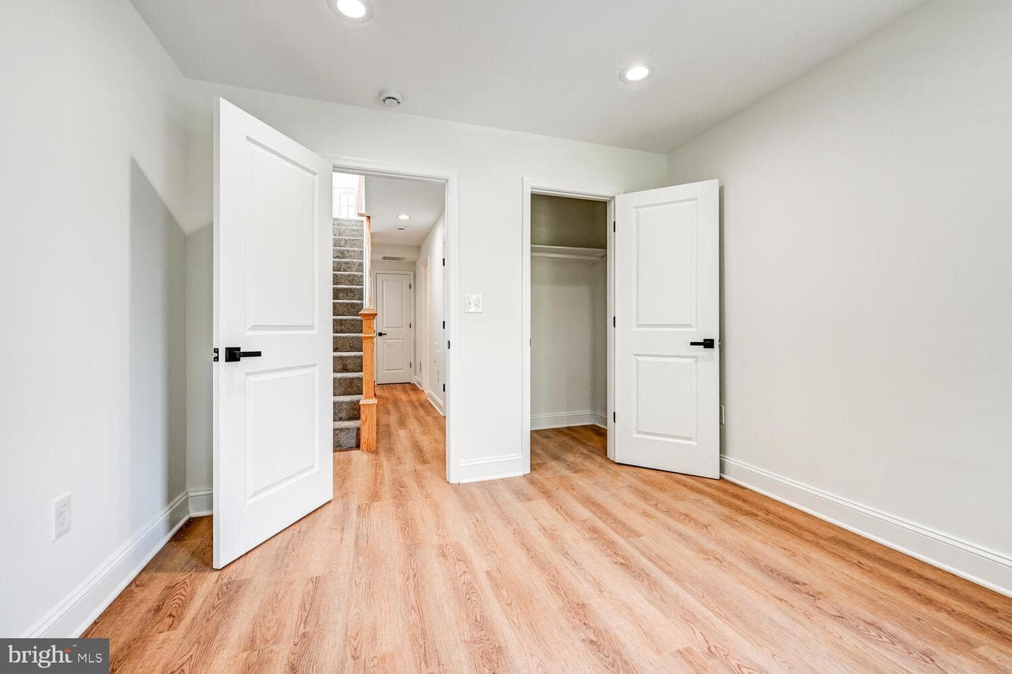3033 Hudson Street photo 30