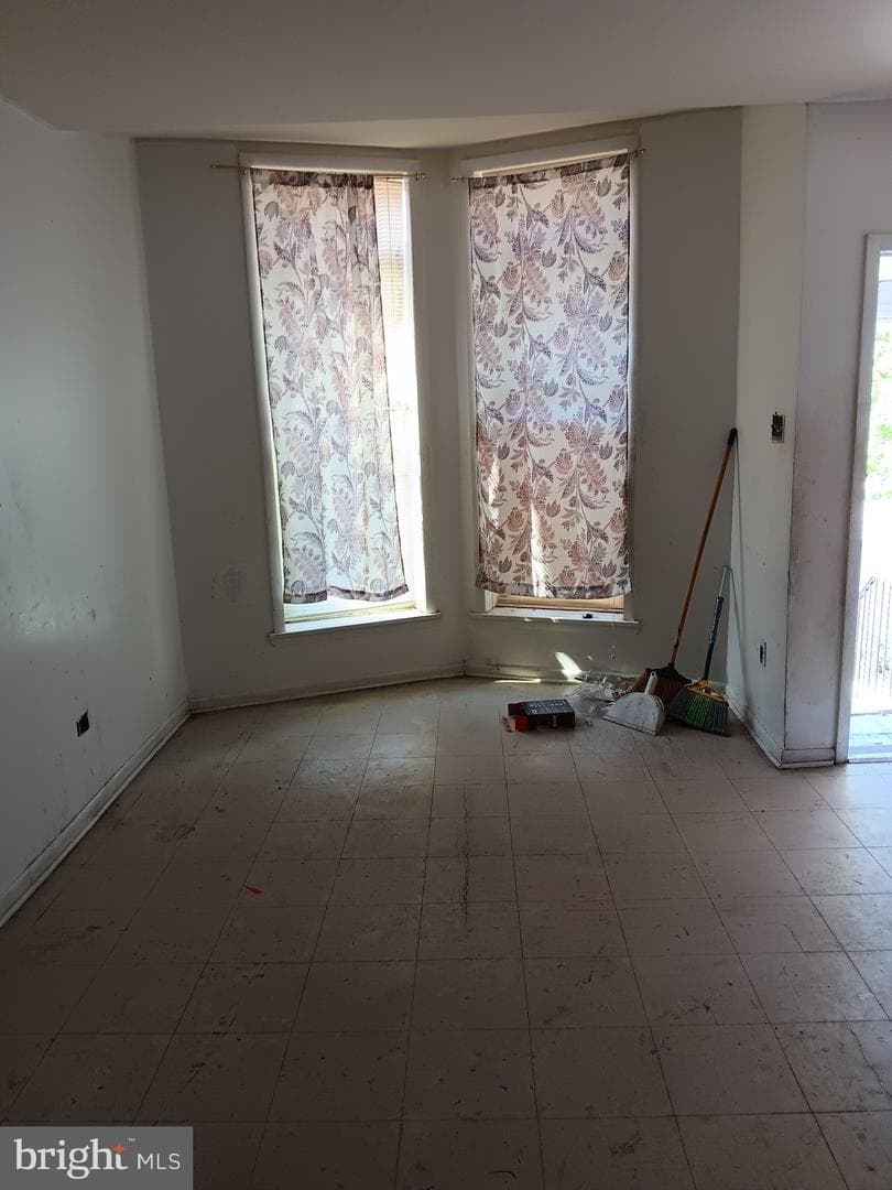 1840 W Fayette Street photo 2