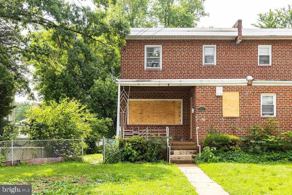 3901 Mortimer Avenue photo 1