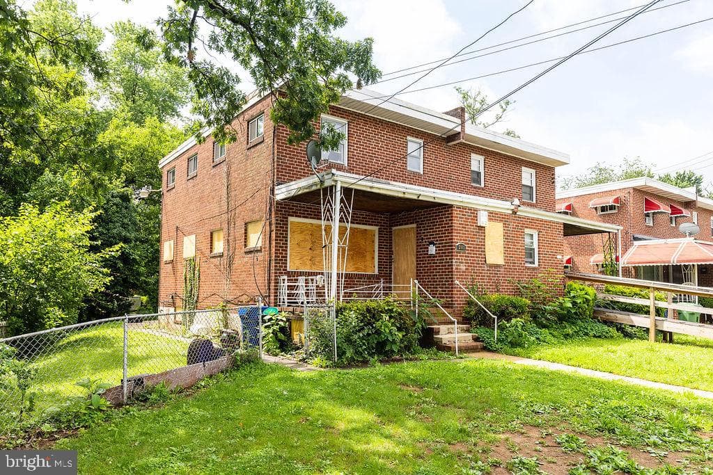 3901 Mortimer Avenue photo 2