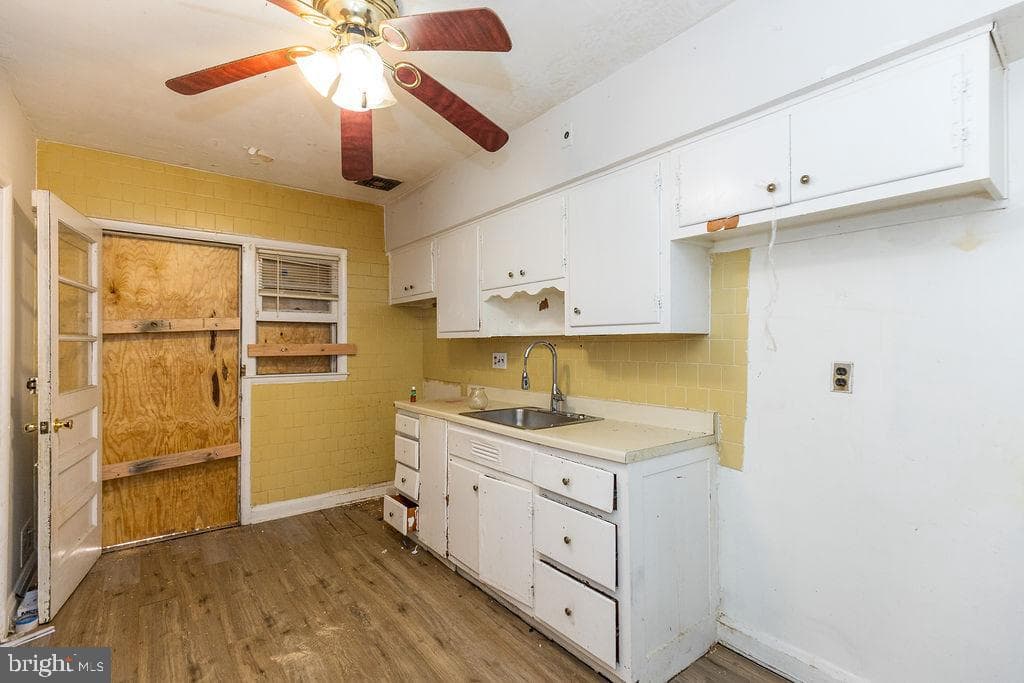 3901 Mortimer Avenue photo 6