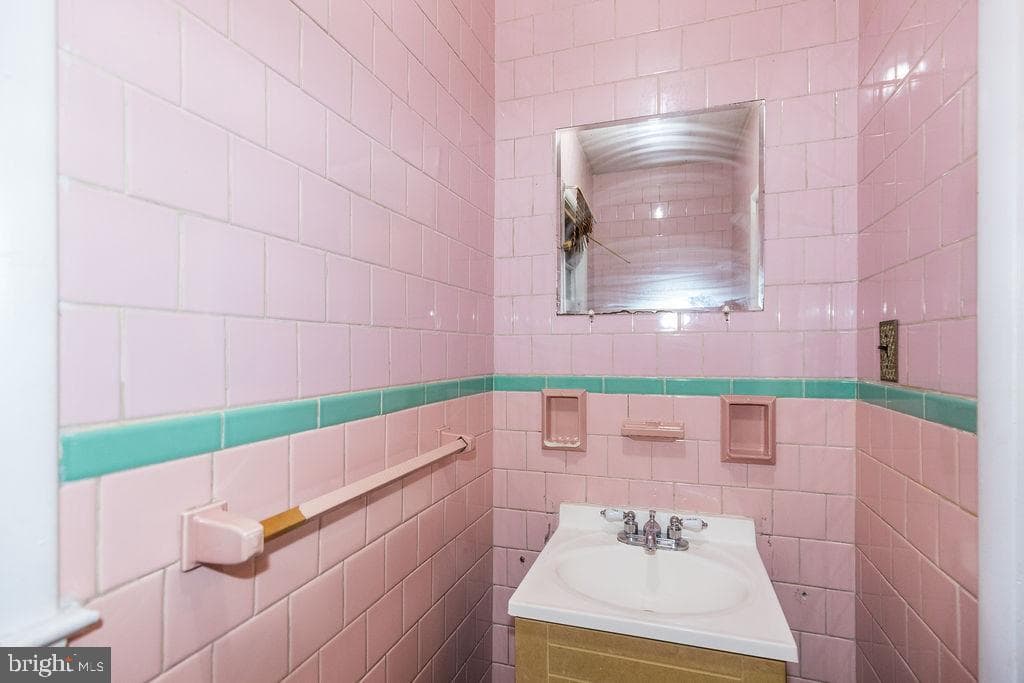3901 Mortimer Avenue photo 8