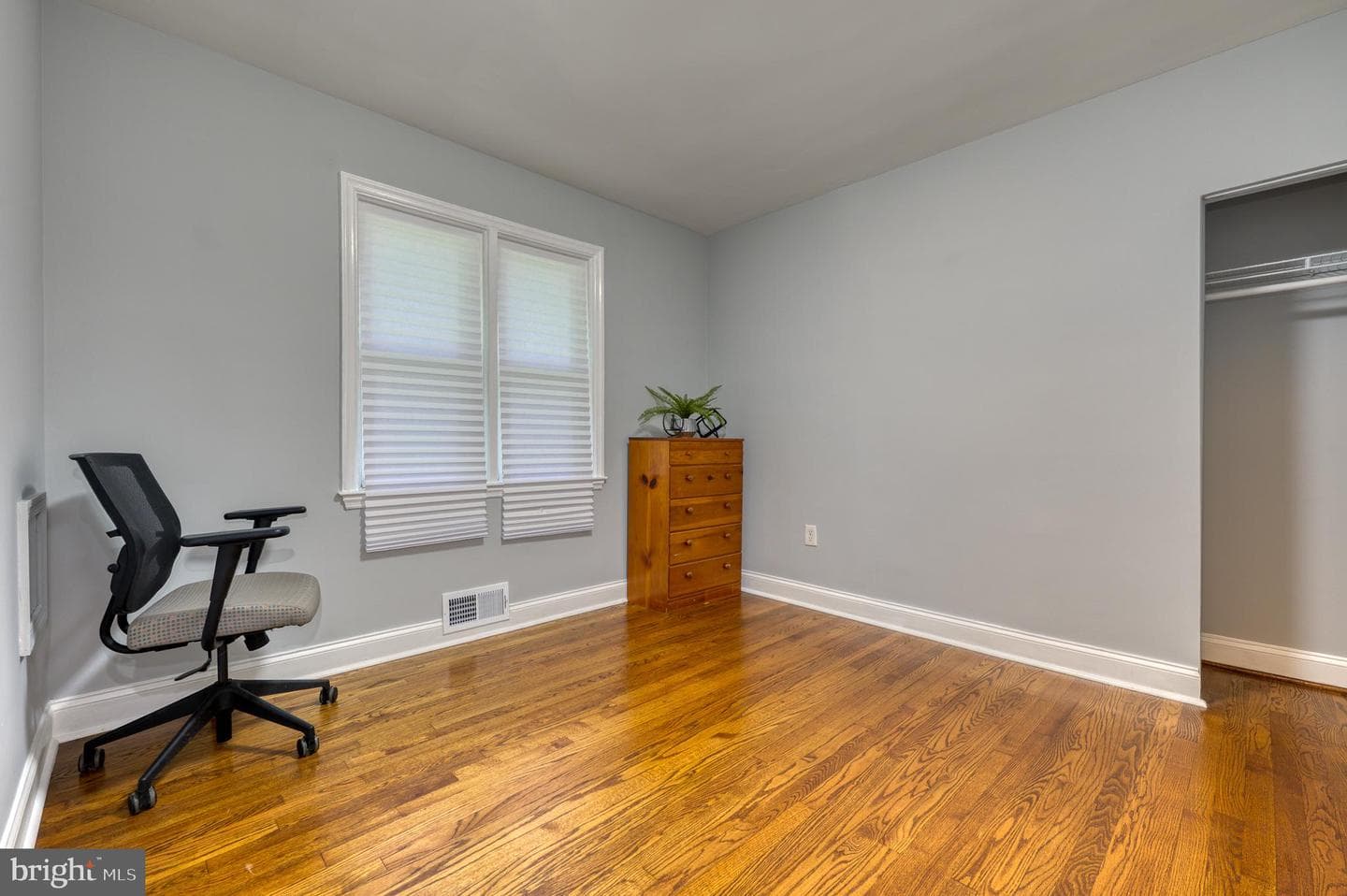 2601 Royal Oak Avenue photo 34
