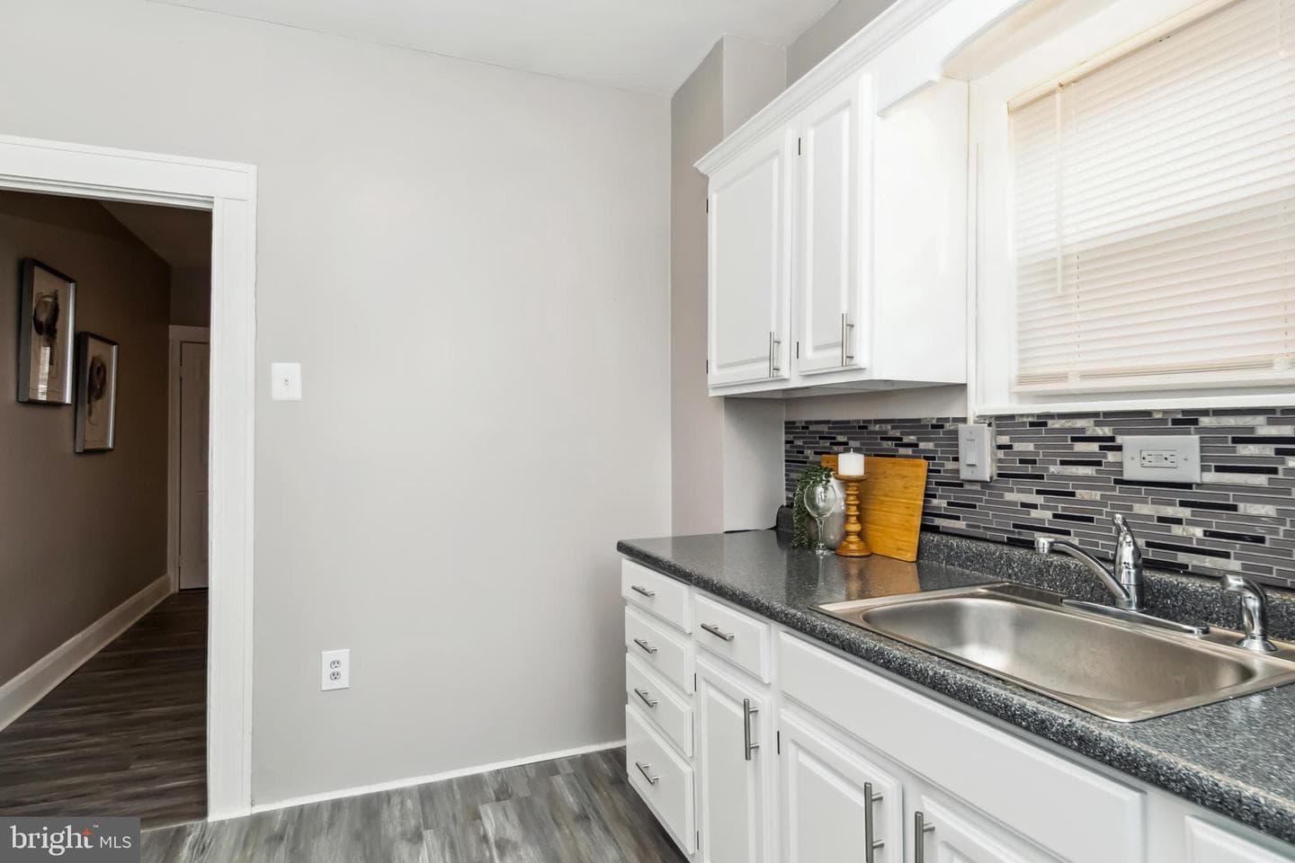 2820 Mayfield Avenue photo 13