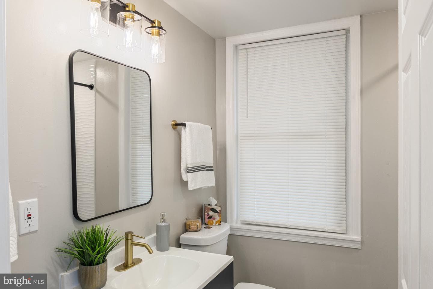 4042 6th Street photo 11