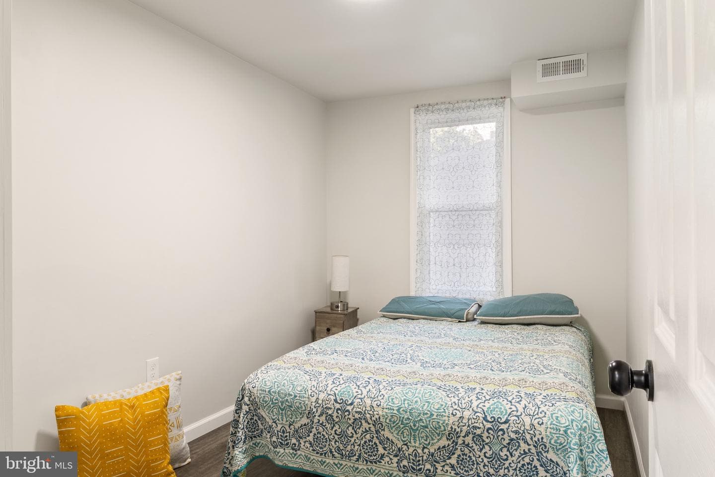 4042 6th Street photo 12