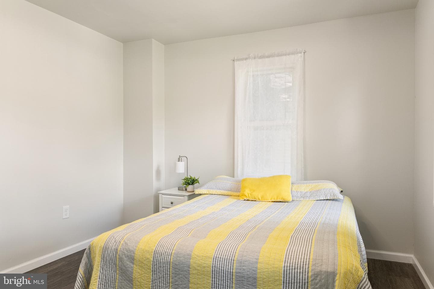 4042 6th Street photo 14