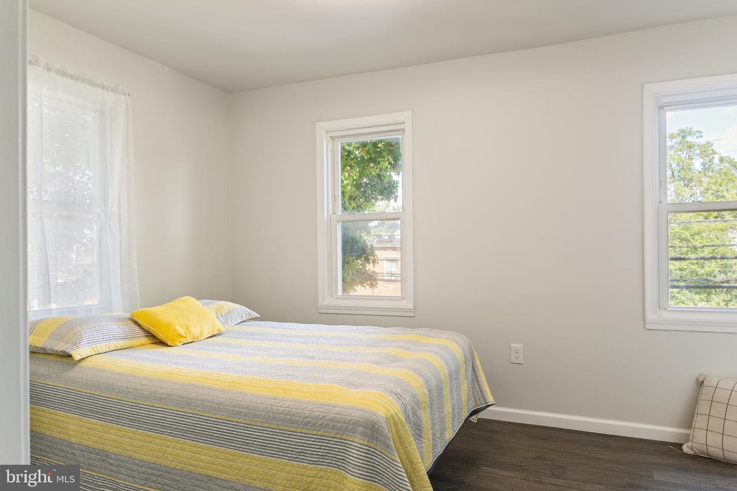 4042 6th Street photo 15