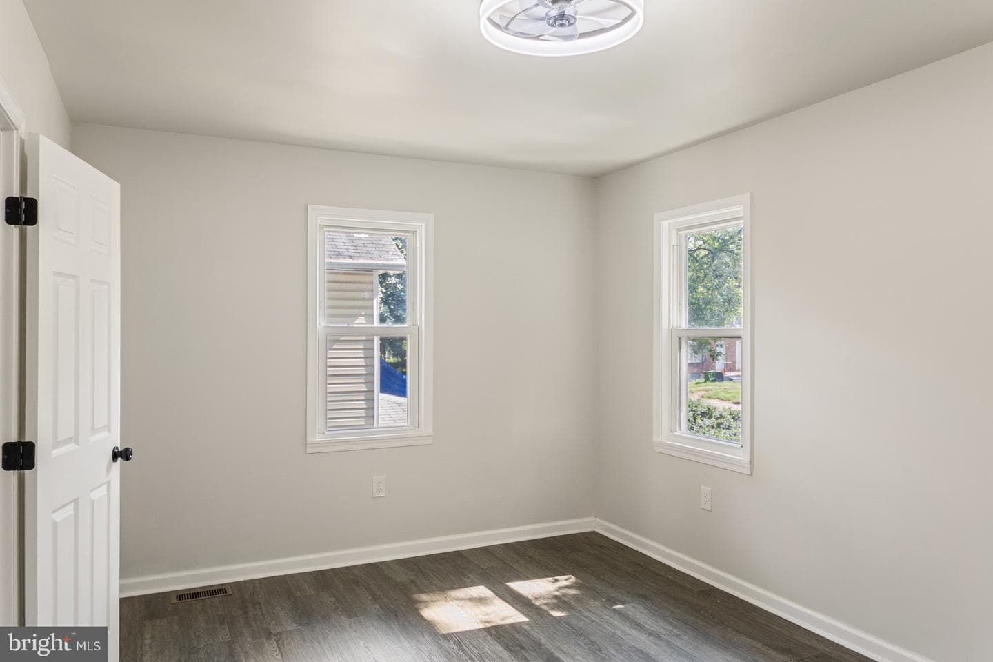 4042 6th Street photo 16