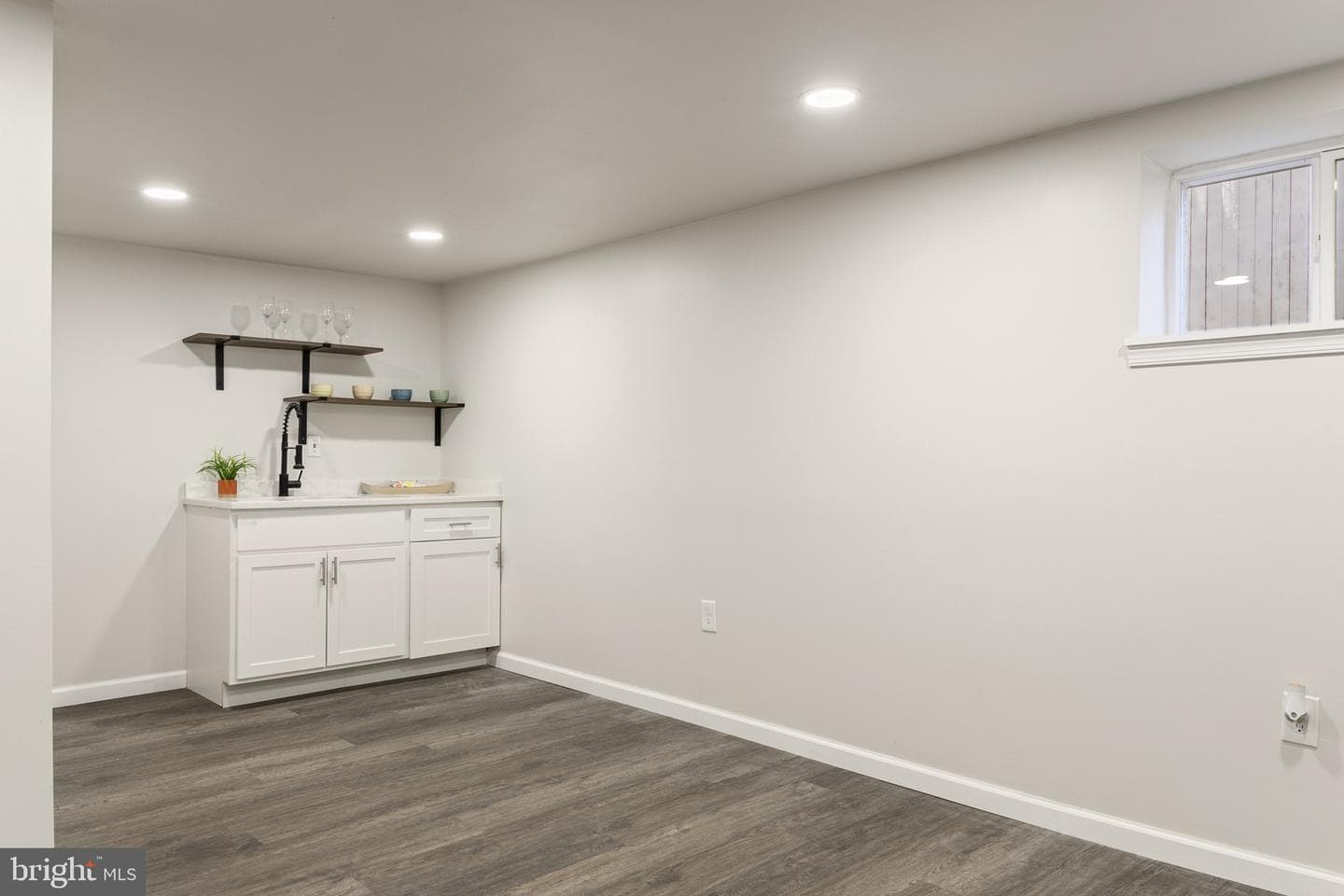 4042 6th Street photo 19