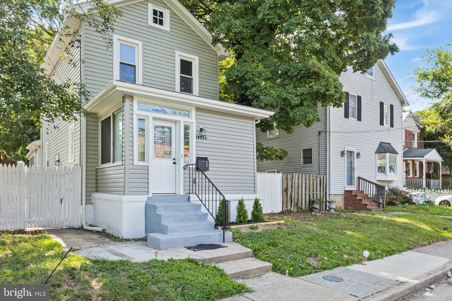 4042 6th Street photo 2