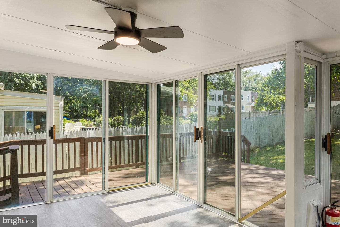 4042 6th Street photo 24
