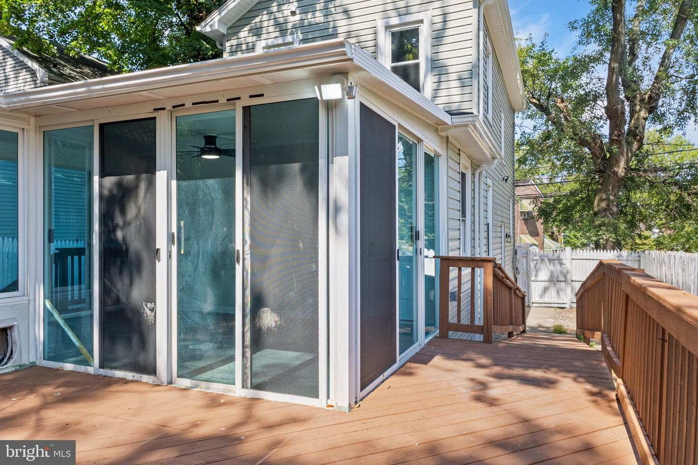 4042 6th Street photo 25
