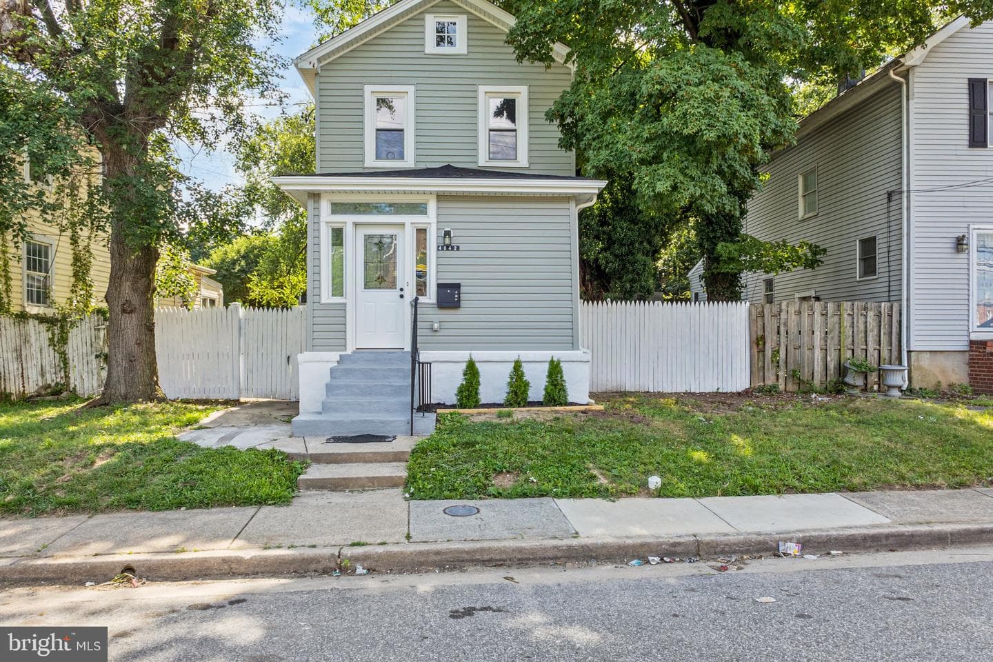 4042 6th Street photo 3