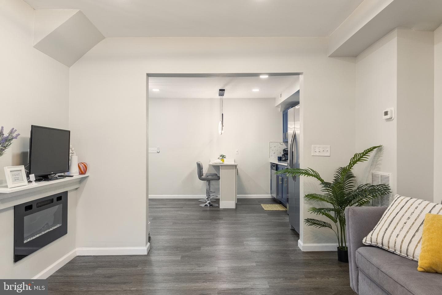 4042 6th Street photo 8