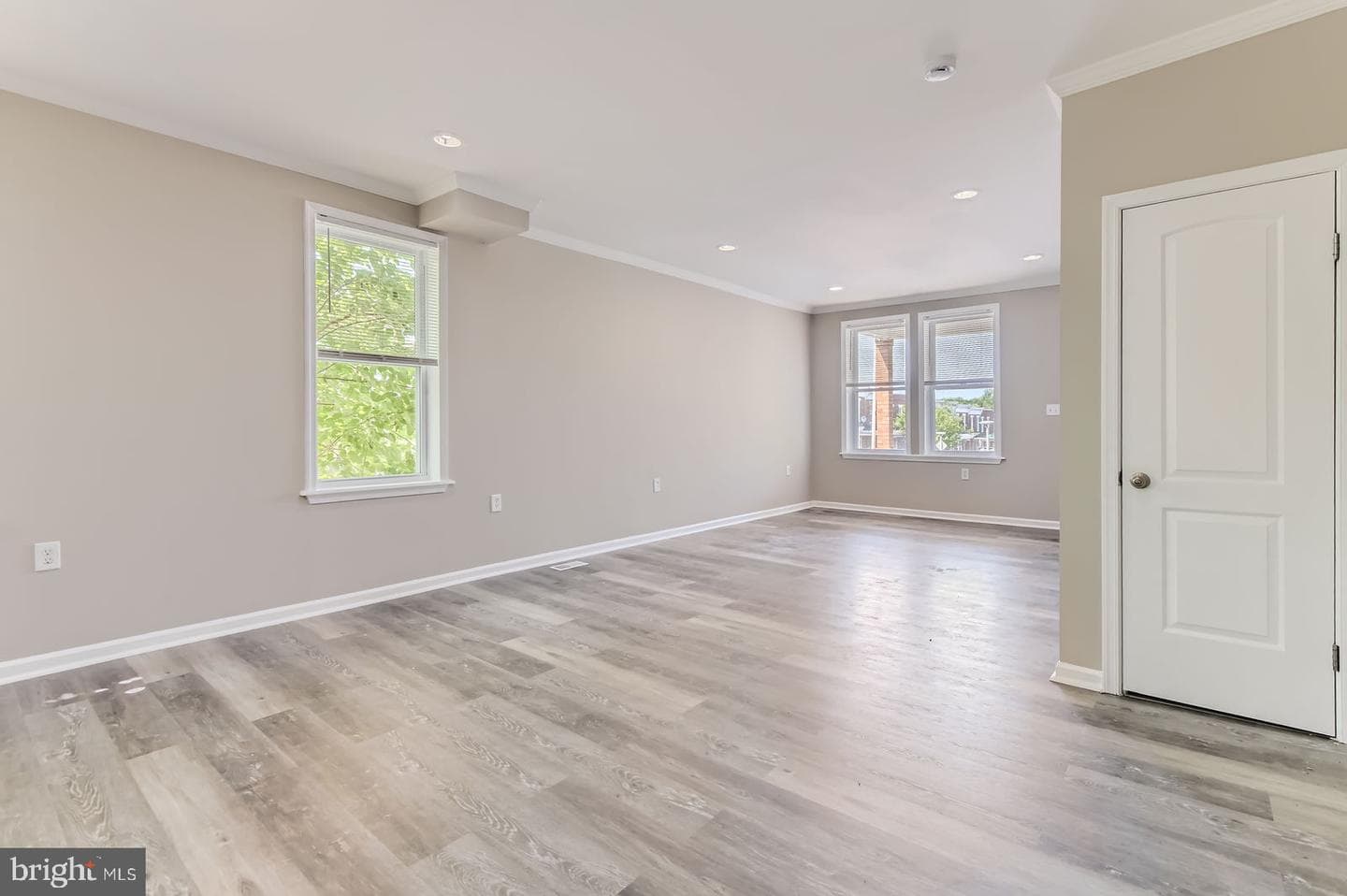 2801 Lake Avenue photo 8