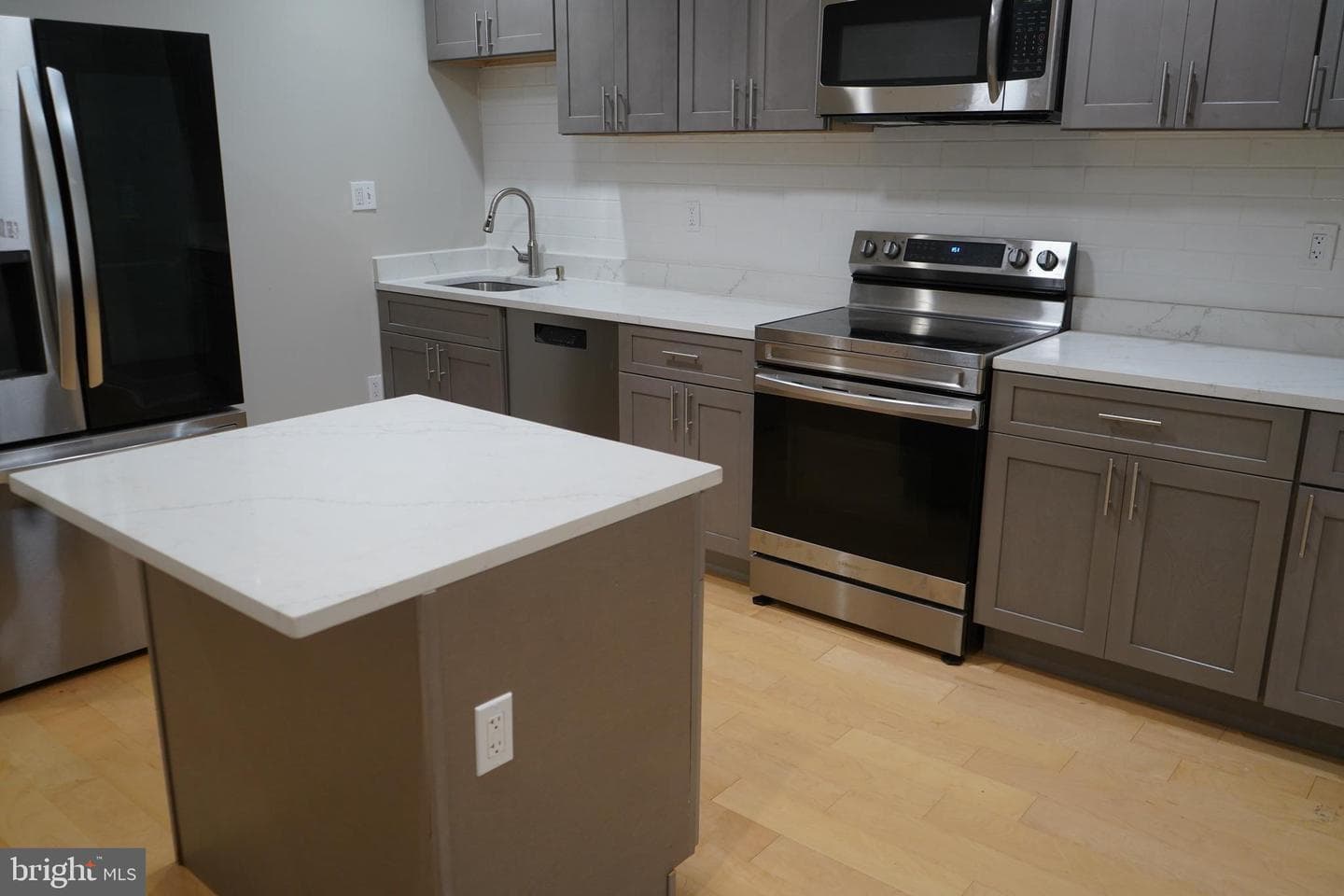 2223 W Lexington Street W photo 11