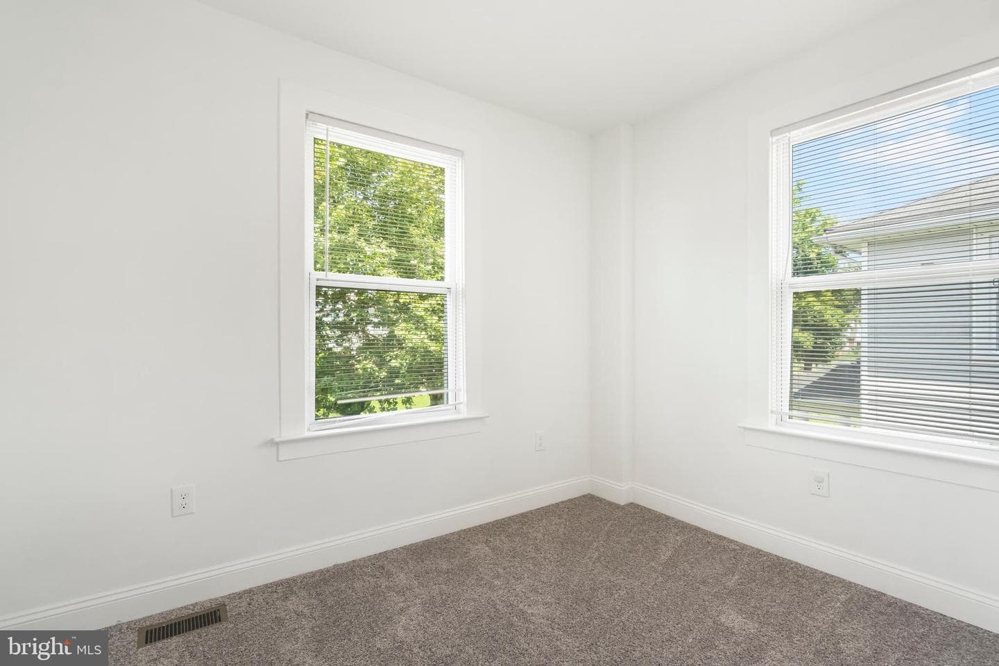 3713 Woodbine Avenue photo 19